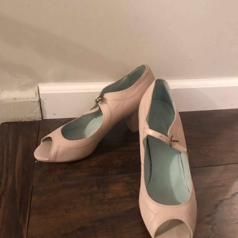 timeless cream  shoes - Picture 2 of 2